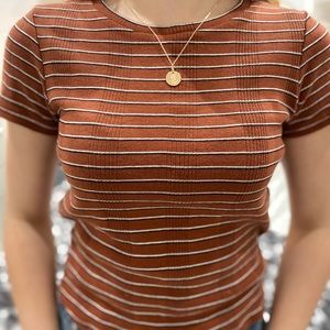 Fitted American Eagle tshirt